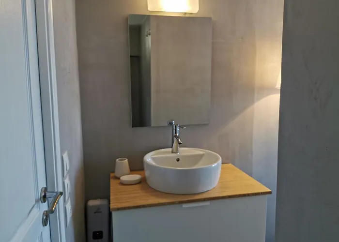 The Elephant House Apartment *